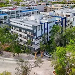 2 Bd Suite With Private Balcony, Rooftop Pool, Gym