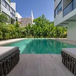 1 Bd Luxury Suite With Balcony In Trendy La Veleta