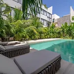 1 Bd Luxury Suite With Balcony In Trendy La Veleta