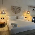 Cute And Cozy With Rooftop Pool
