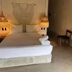 Cute And Cozy With Rooftop Pool