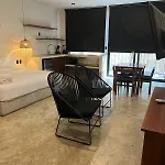 Cute And Cozy With Rooftop Pool Apartamento