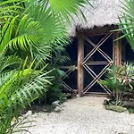 Yaxchen Tulum Cabañas&Cenote