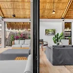 Luxury New Villa Plus Pool - 5 Mins To Beach & Downtown