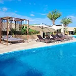 Penthouse Retreat Private Pool & Premium Amenities