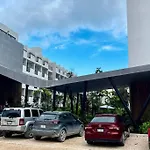 Comfy Plounge Pool Studio