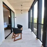 Hacienda Tuk By The Spot