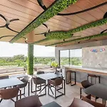 Central Studio Luxurious Condo Fast Wifi