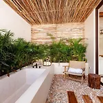 Encanto Luxe Jungle Apt 10Min Beachhot Tubking