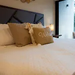 Relax In Style Charming Rooftop Apt W/Pool, Sauna