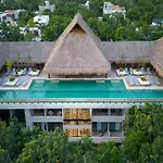 Relax In Style Charming Rooftop Apt W/Pool, Sauna