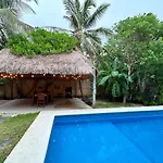Oceanside Retreat, Pool, Beach Access, Sleeps 6