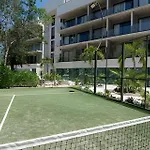 Cozy & Chic Apt W Pool, Balcony, Gym, Tennis Court