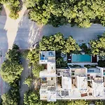Beautiful 3 Bdr, 3 Ba Modern Condo Minutes From Beach