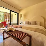 Loch By Bunik Aparthotel 3*