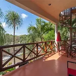 Centro Holiday Home - Steps To Downtown Hot Spots