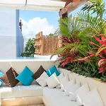 2 Rec. Premium Location Rooftop Pool
