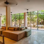 Divine 2br W Pool Gym Yoga Classes Restaurant *