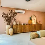 Divine 2br W Pool Gym Yoga Classes Restaurant *