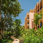 Divine 2br W Pool Gym Yoga Classes Restaurant