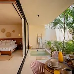 Muunek By Land Boutique