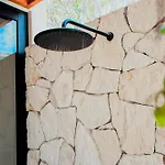 Muunek By Land Boutique