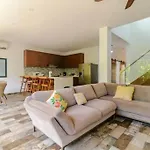 Сasa de vacaciones Unwind At Magdalena, Private With 3 Bedrooms, Rooftop Pool And Fast Wi-fi For Digital Nomads Tulum