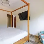 Unwind At Magdalena, Private With 3 Bedrooms, Rooftop Pool And Fast Wi-fi For Digital Nomads Сasa de vacaciones