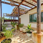 Unwind At Magdalena, Private With 3 Bedrooms, Rooftop Pool And Fast Wi-fi For Digital Nomads Сasa de vacaciones