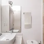 Holiday home King With Private Balcony, Rooftop Pool, Gym *