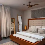 Luxury Vibes Pool With Jacuzzi Concierge 5br