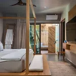 Luxury Vibes Pool With Jacuzzi Concierge 5br