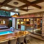 Villa Luxury Vibes Pool With Jacuzzi Concierge 5br