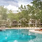 Oasis Yaaxlum *
