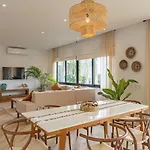 Oasis Yaaxlum *