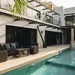 Сasa de vacaciones Luxe 8br Double Villa, Gated, Patio & Pool