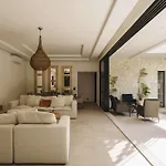 Luxe 8br Double Villa, Gated, Patio & Pool Сasa de vacaciones *