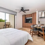 King With Balcony, Gym, Rooftop Pool Holiday home Tulum