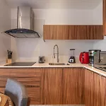 Holiday home King With Balcony, Gym, Rooftop Pool