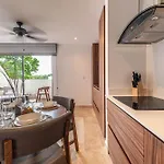 Holiday home King With Balcony, Gym, Rooftop Pool