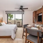Holiday home King With Balcony, Gym, Rooftop Pool *