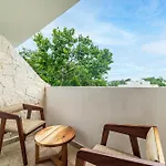 King With Balcony, Gym, Rooftop Pool Holiday home Tulum