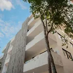 2Br, 2Baths, Rooftop Pool, 15 Minutes From Beach