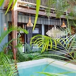 Meteora & Coffeehouse Tulum
