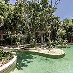 Lux Jungle Near *