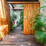 2 Br. Ph Wprivate Pool In Luxury Gated Community