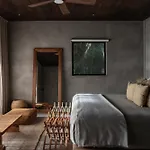 Hotel Umi *