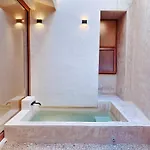 Apartamento Makan Brand New 2-bedroom With Patio And Pool *