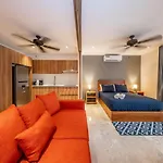 Lux With Rooftop Pool Gym Private Balcony Сasa de vacaciones