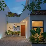 Casa Laura - - Private Townhome For 6 Guest - 3 Bedrooms - 5 Beds- Restaurant Walking Distance Tulum